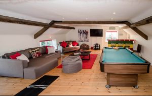 Party houses with games rooms