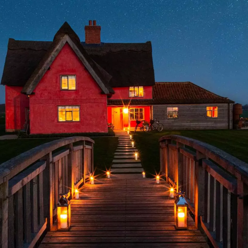 Robin cottage moated lodge