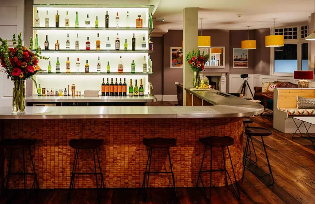 puzzle party house is an usualy place to stay uk