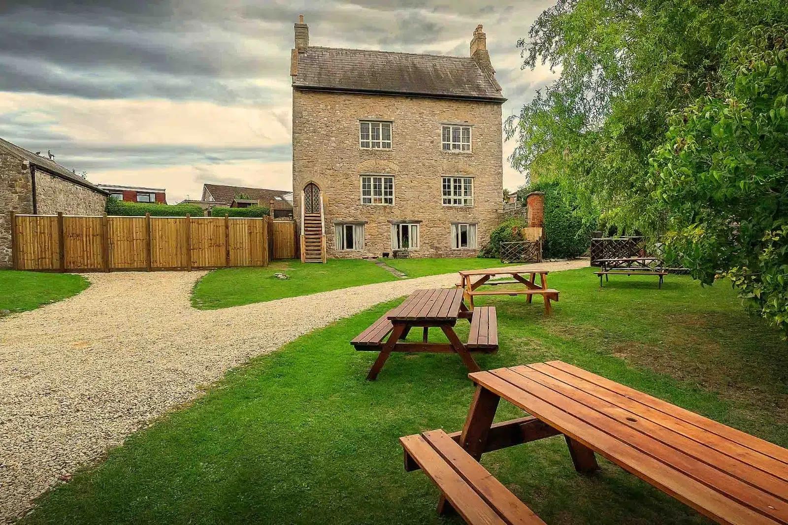 Rent a castle-like house in the UK
