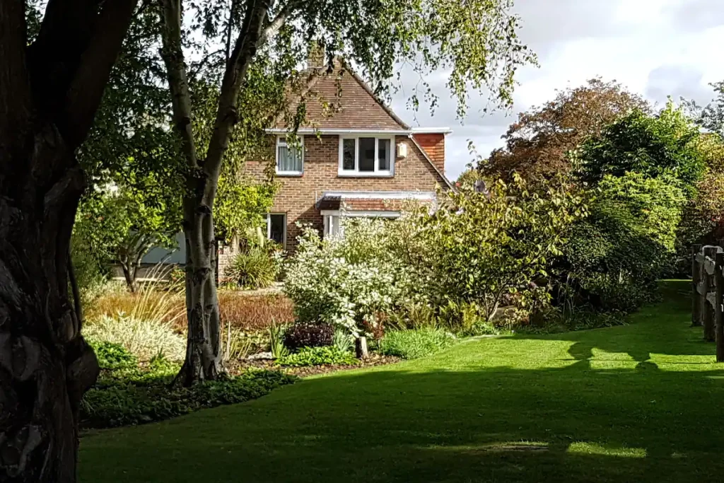 Water's edge holiday house