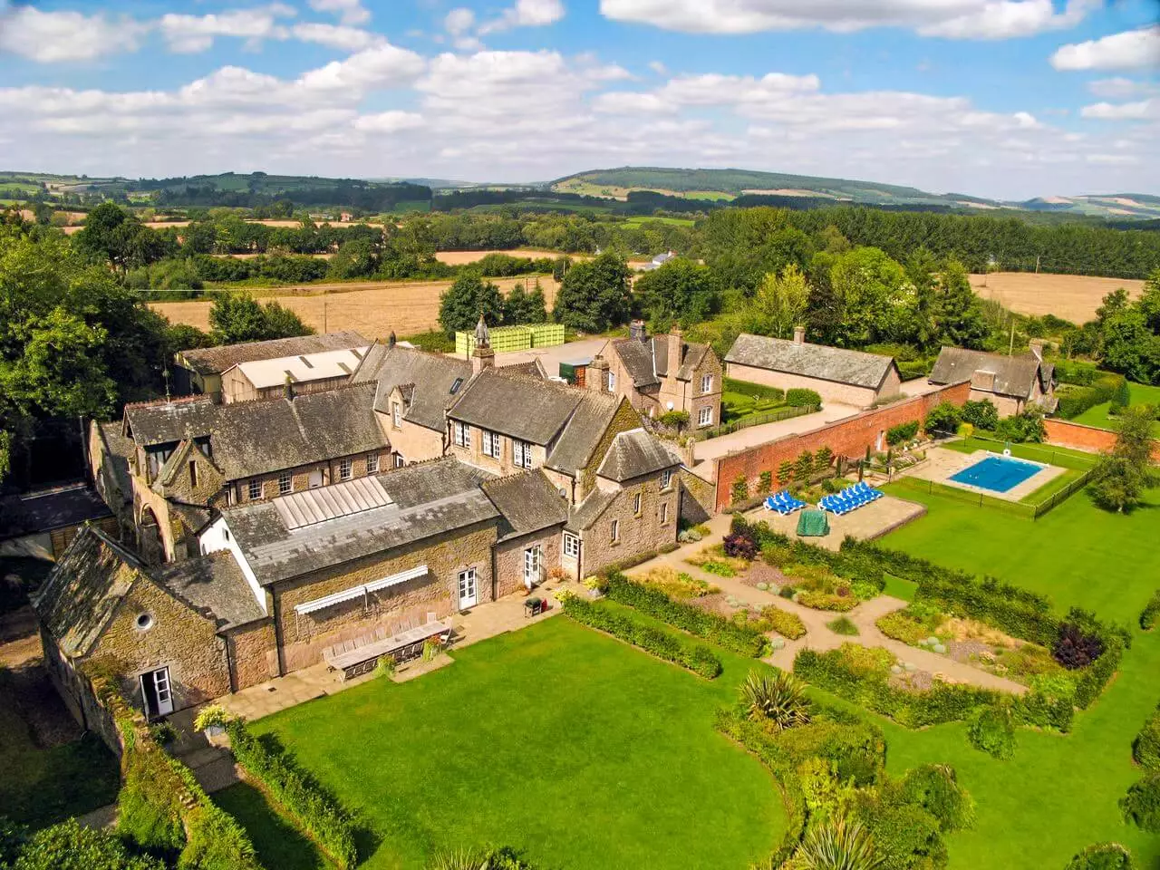 Sleeps 16