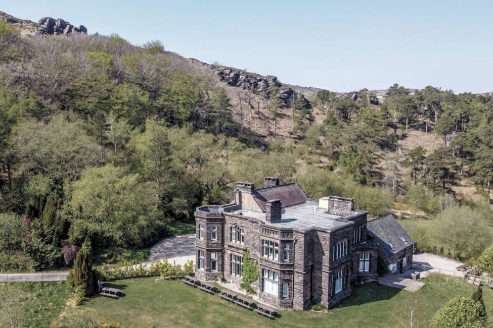 Large dry hire wedding venue with open grounds, UK